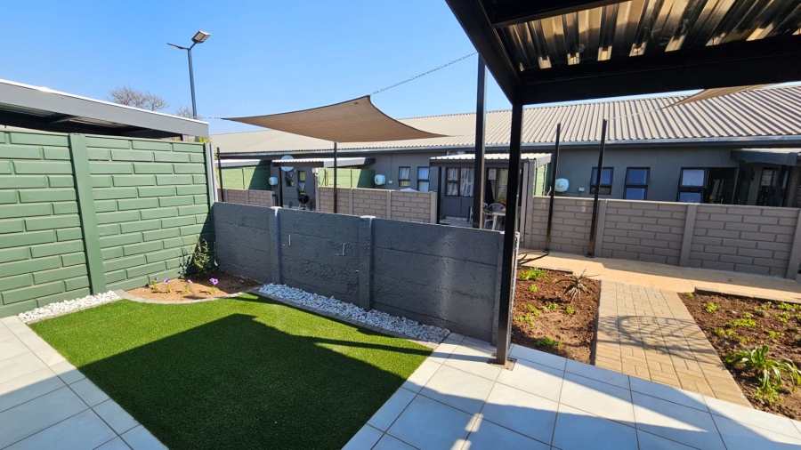 To Let 1 Bedroom Property for Rent in Melodie North West